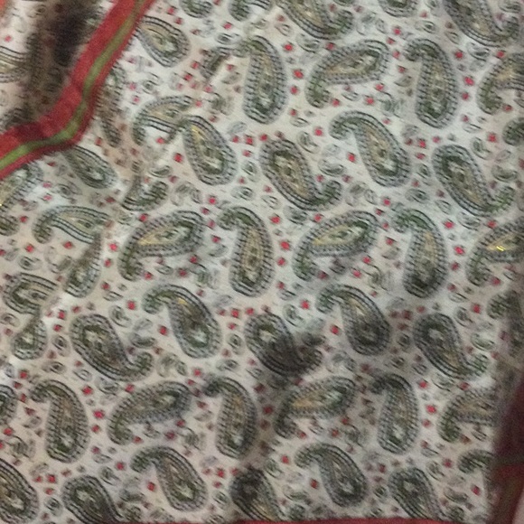 Oscar de la Renta signature scarf - Picture 3 of 5